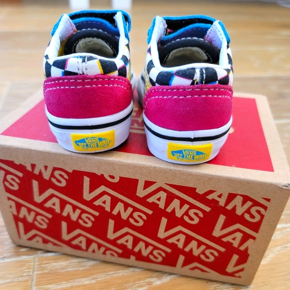 Vans - Picture 3 of 3
